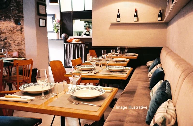 CAFÉ-RESTAURANT IN THE HEART OF CAROUGE ON THE MAIN STREET (1)