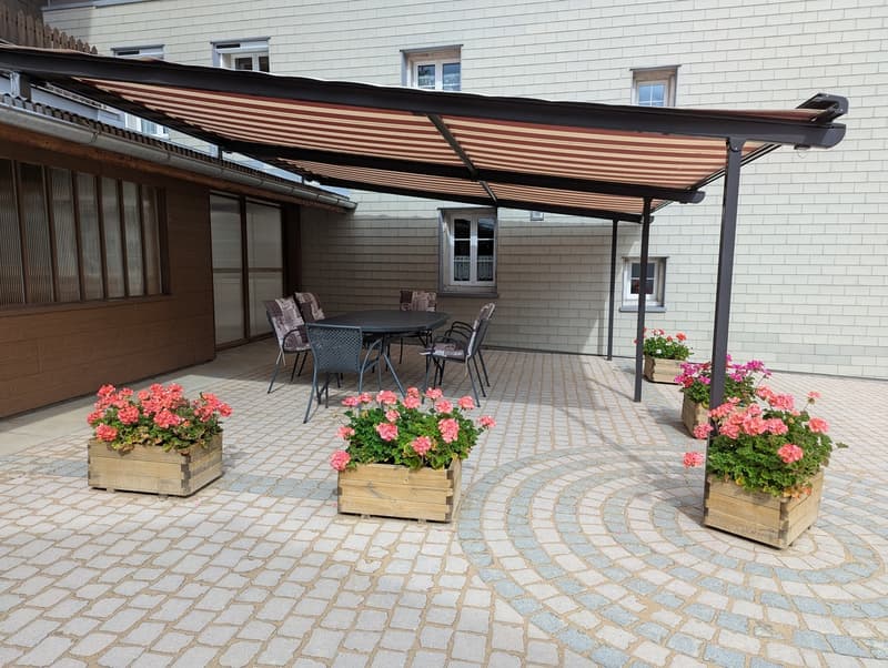 Maison mitoyenne rénovée avec bâtiment 6 studios revenus CHF 52'000.- (3)