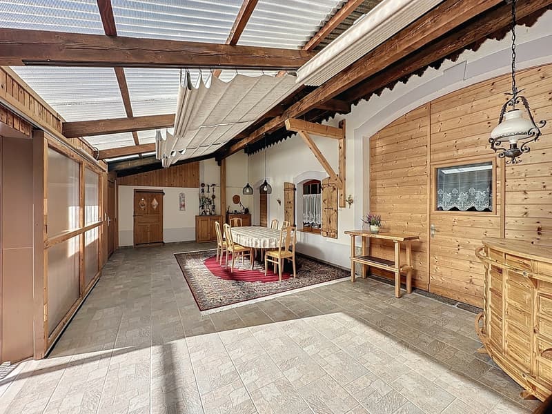 Maison mitoyenne rénovée avec bâtiment 6 studios revenus CHF 52'000.- (4)
