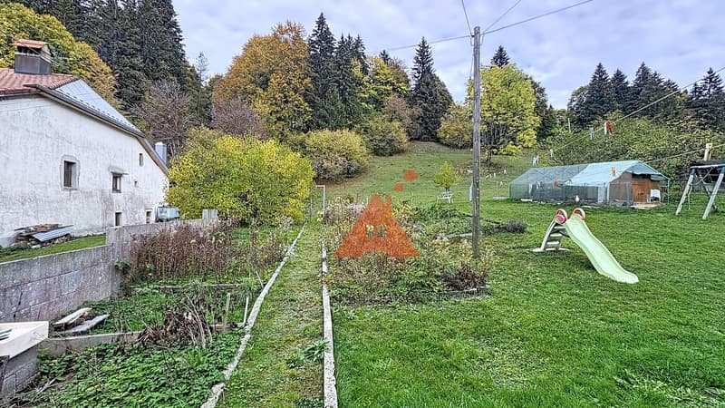 Appartement avec jardin et place de parc, au centre du village (7)
