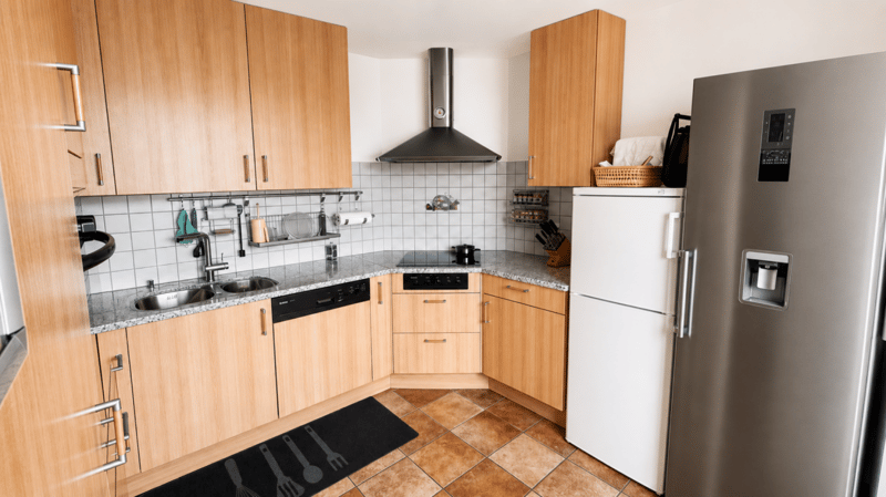 Spacious 5-room penthouse with balcony, garage, and large storage unit (6)