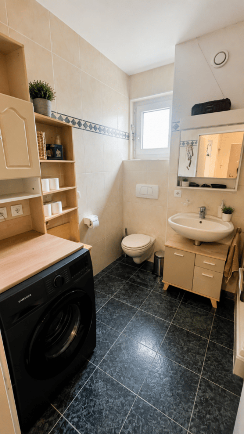 Spacious 5-room penthouse with balcony, garage, and large storage unit (16)