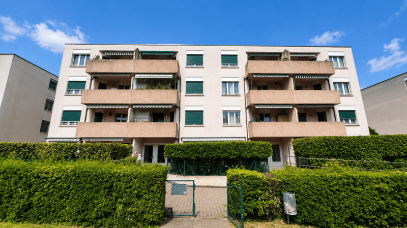 Spacious 5-room penthouse with balcony, garage, and large storage unit (18)