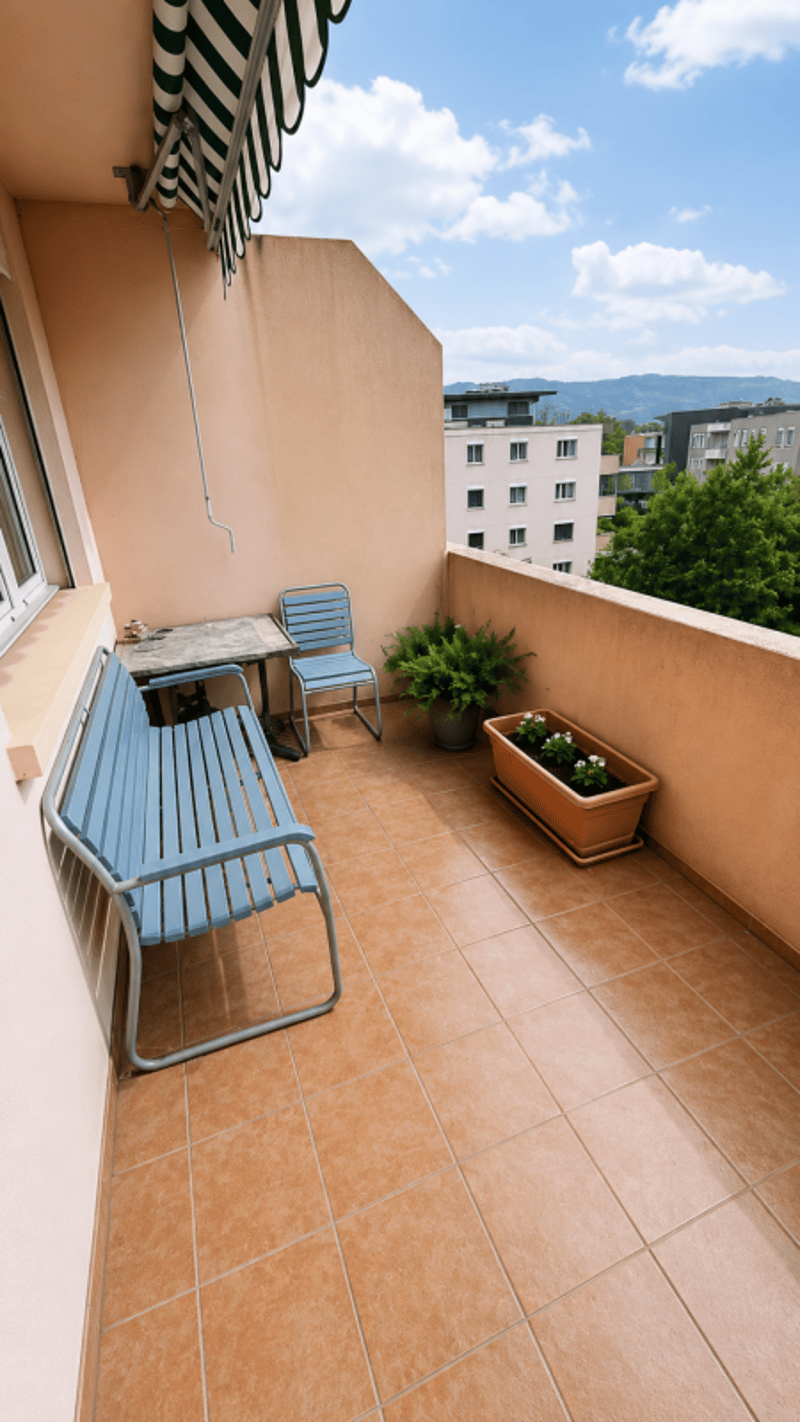Spacious 5-room penthouse with balcony, garage, and large storage unit (4)