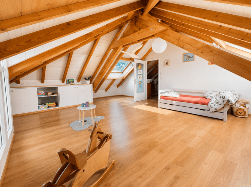 Villa individuelle de caractère avec deux spacieux appartements à proximité du centre-ville (46)