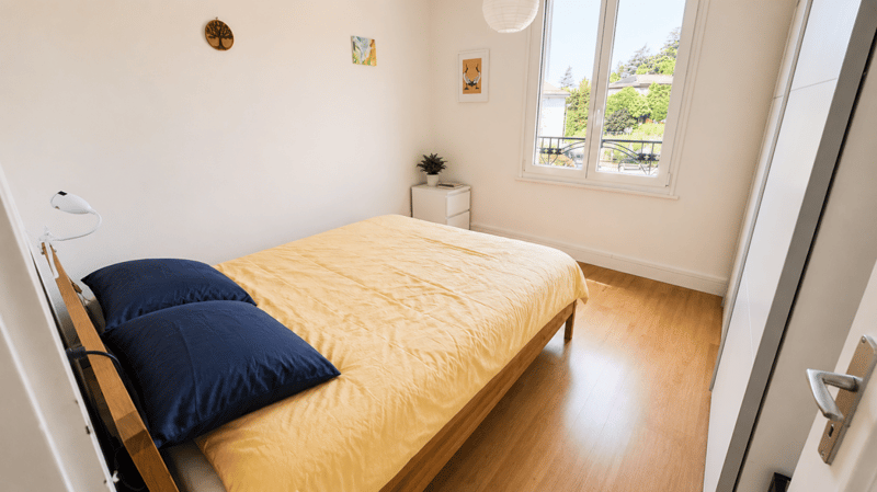 Villa individuelle de caractère avec deux spacieux appartements à proximité du centre-ville (43)