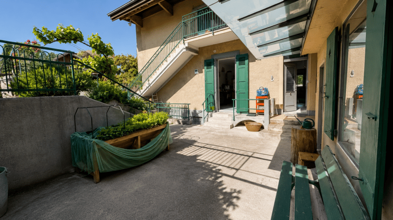 Villa individuelle de caractère avec deux spacieux appartements à proximité du centre-ville (28)