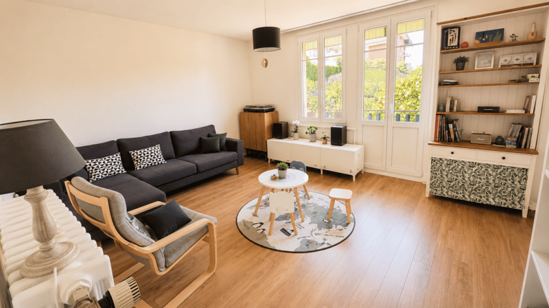 Villa individuelle de caractère avec deux spacieux appartements à proximité du centre-ville (36)