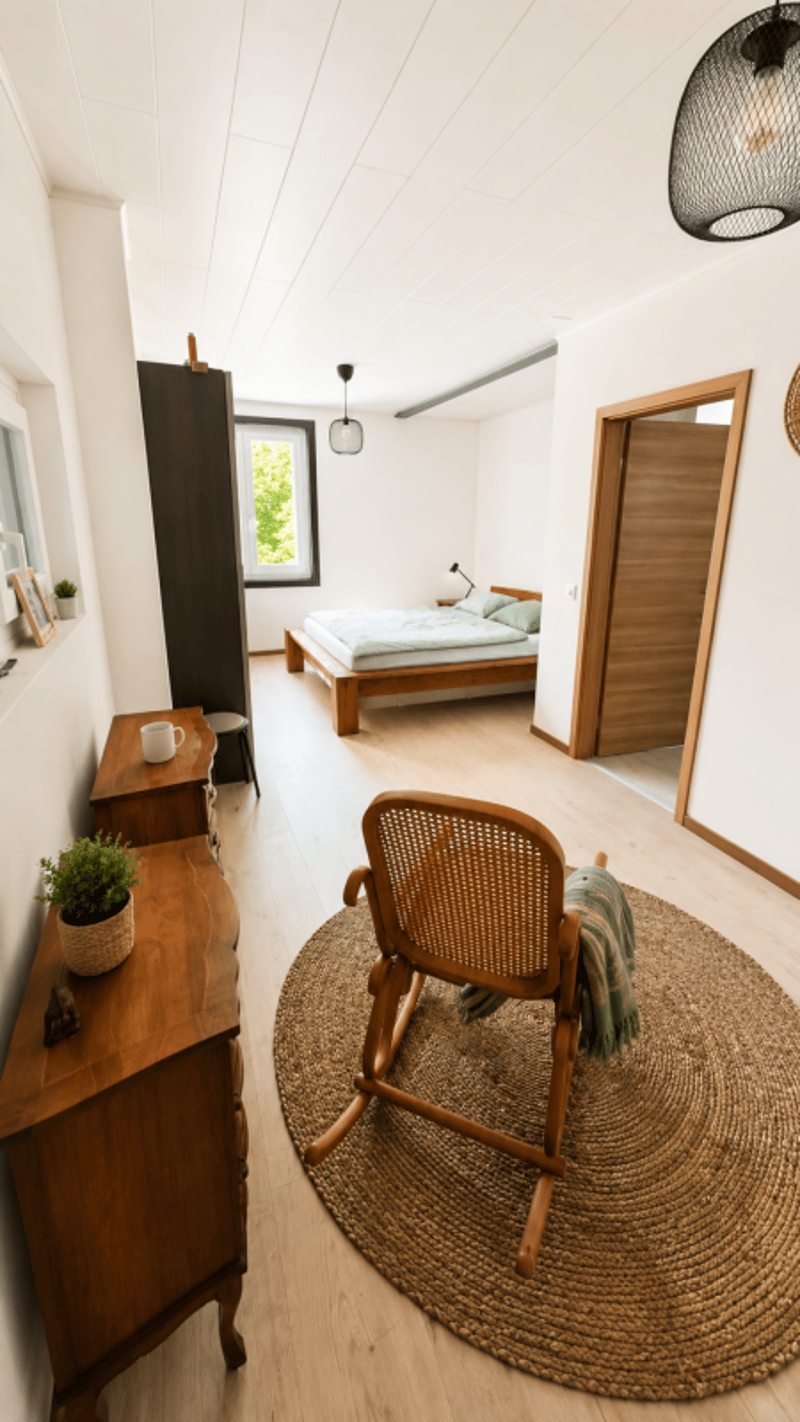 Splendida villa indipendente con 2 unità abitative e un ampio locale disponibile adibito a monolocale, nelle immediate vicinanze del centro di Yverdon, con un ampio giardino ricco di alberi e fiori (13)