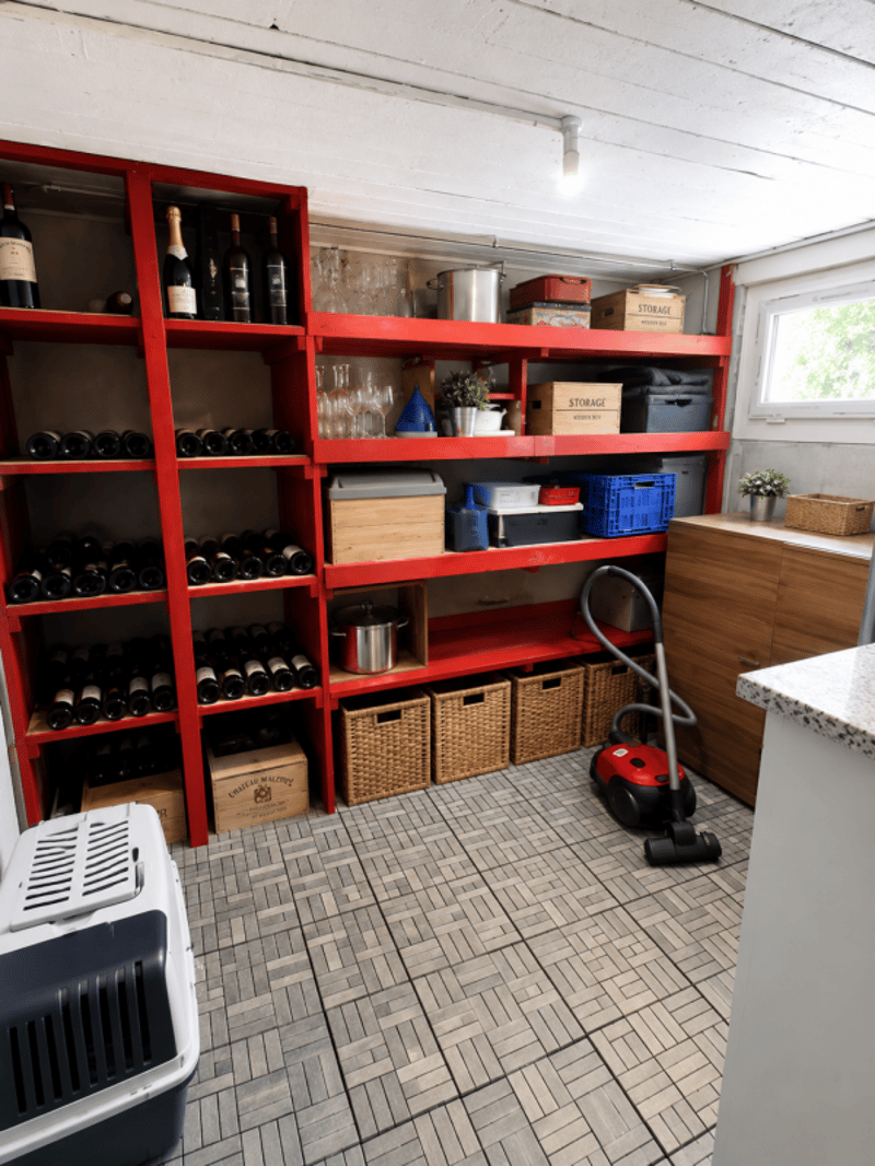 Splendida villa indipendente con 2 unità abitative e un ampio locale disponibile adibito a monolocale, nelle immediate vicinanze del centro di Yverdon, con un ampio giardino ricco di alberi e fiori (36)