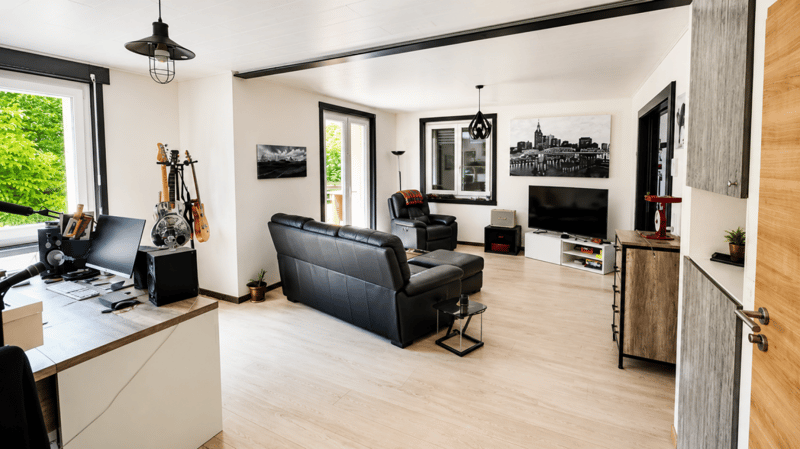 Splendida villa indipendente con 2 unità abitative e un ampio locale disponibile adibito a monolocale, nelle immediate vicinanze del centro di Yverdon, con un ampio giardino ricco di alberi e fiori (9)