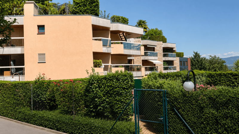 Prachtiges 3,5-Zimmer-Attikapartment mit Terrasse, privatem Rooftop und teilweisem Seeblick - Direkt vor den Toren von Genf (1)