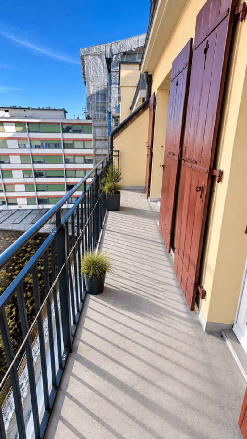 Superbe 3 pièces en attique avec 2 balcons (4)