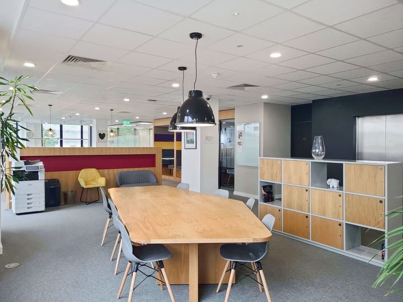 Bureaux spacieux pour 10 personnes à Regus Main Station (5)