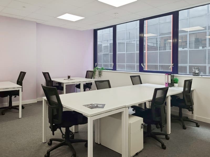 Bureaux spacieux pour 10 personnes à Regus Main Station (12)