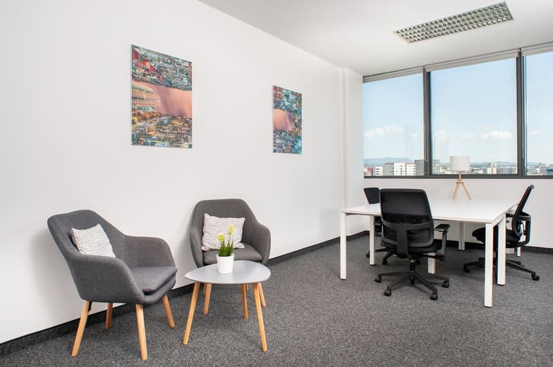Voll ausgestatteter privater Büroraum für Sie und Ihr Team in Regus Seefeld (1)