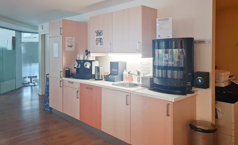 Ufficio privato per tre persone a Regus City Old Town (12)
