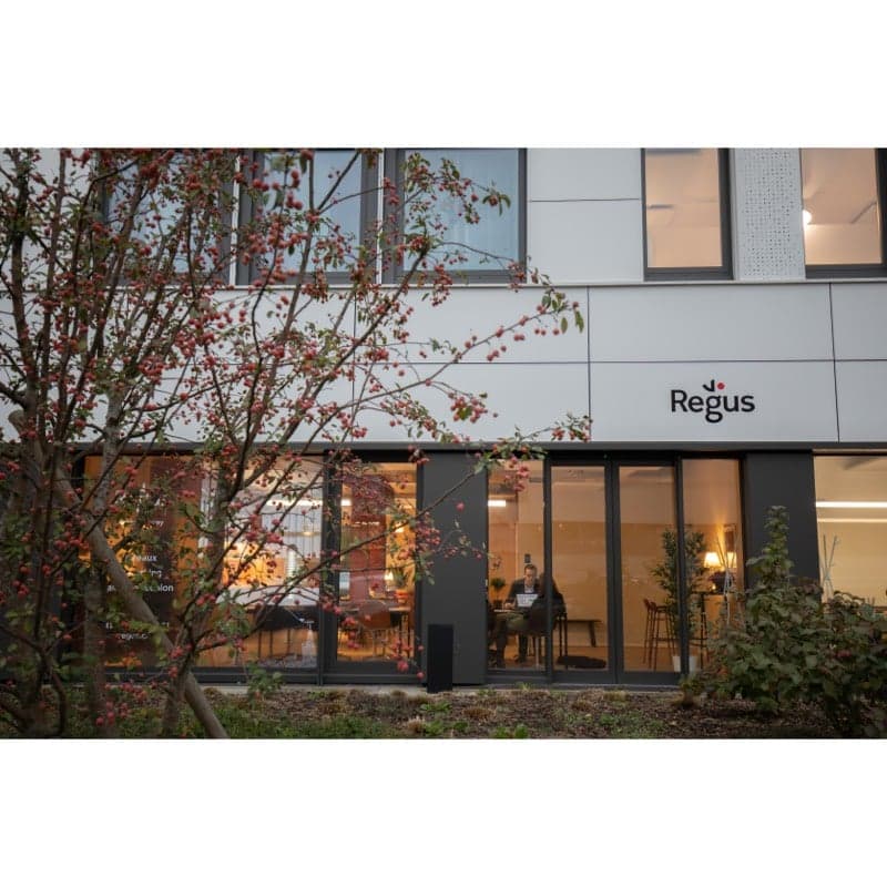 All-inclusive access to Regus Airport coworking spaces (10)