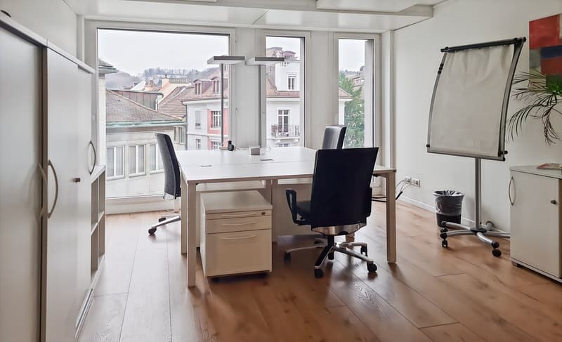 Prenota uffici a Regus City Old Town per 2 persone (12)