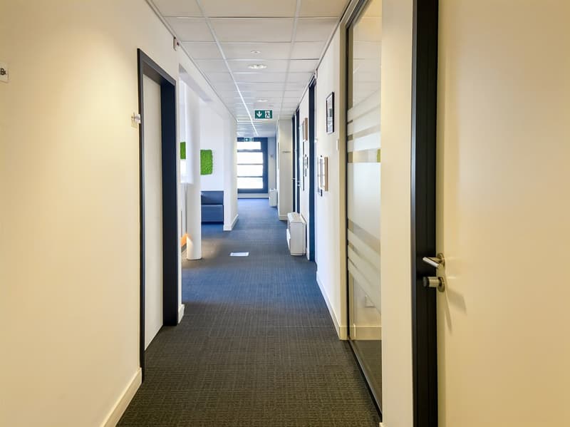 Bureau pour 5 personnes à Regus Casarate (14)