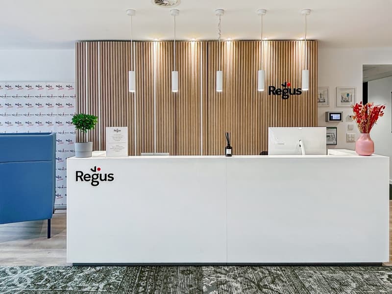 Buchen Sie einen offenen Büroplatz für Unternehmen aller Größen bei Regus Main Station (3)