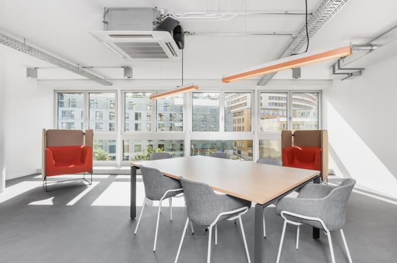 Privater Büroraum für 3 Personen bei Regus Bessieres (6)