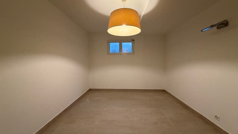 Maison familiale avec joli jardin et vue dégagée (11)