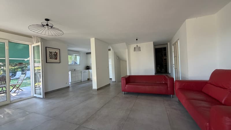Maison familiale avec joli jardin et vue dégagée (3)