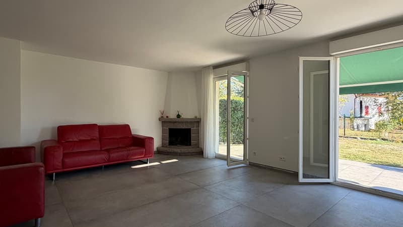 Maison familiale avec joli jardin et vue dégagée (4)