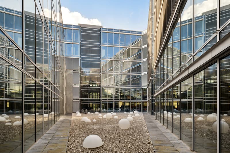 Offices equipped - close to train station in Nyon - modern and bright building (3)