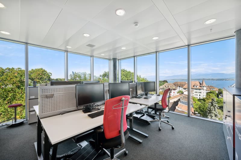 Offices equipped - close to train station in Nyon - modern and bright building (4)