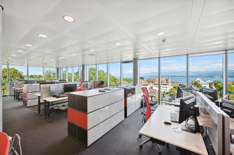 Offices equipped - close to train station in Nyon - modern and bright building (5)