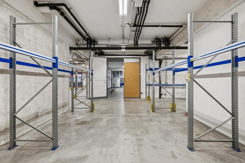 Surface industrielle avec bureaux – ZI Budron – 1’131 m² + bureaux – Accès indépendant & parkings (5)