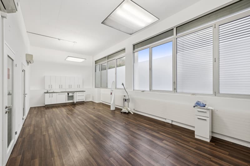 Surface industrielle avec bureaux – ZI Budron – 1’131 m² + bureaux – Accès indépendant & parkings (8)
