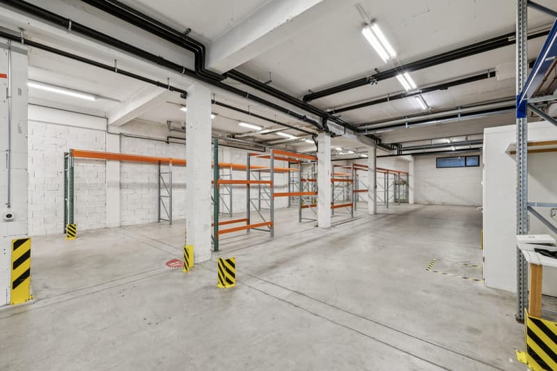 Industriefläche mit Büros – Gewerbegebiet Budron – 1’131 m² + Büros – Unabhängiger Zugang & Parkplätze (7)