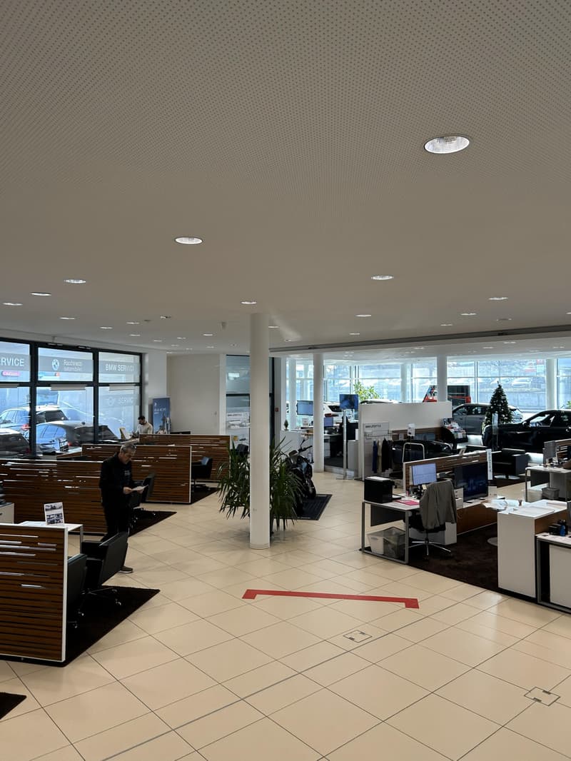 Showroom & laboratori in affitto a Meyrin, 3000 m², visibilità eccezionale & parcheggi (5)