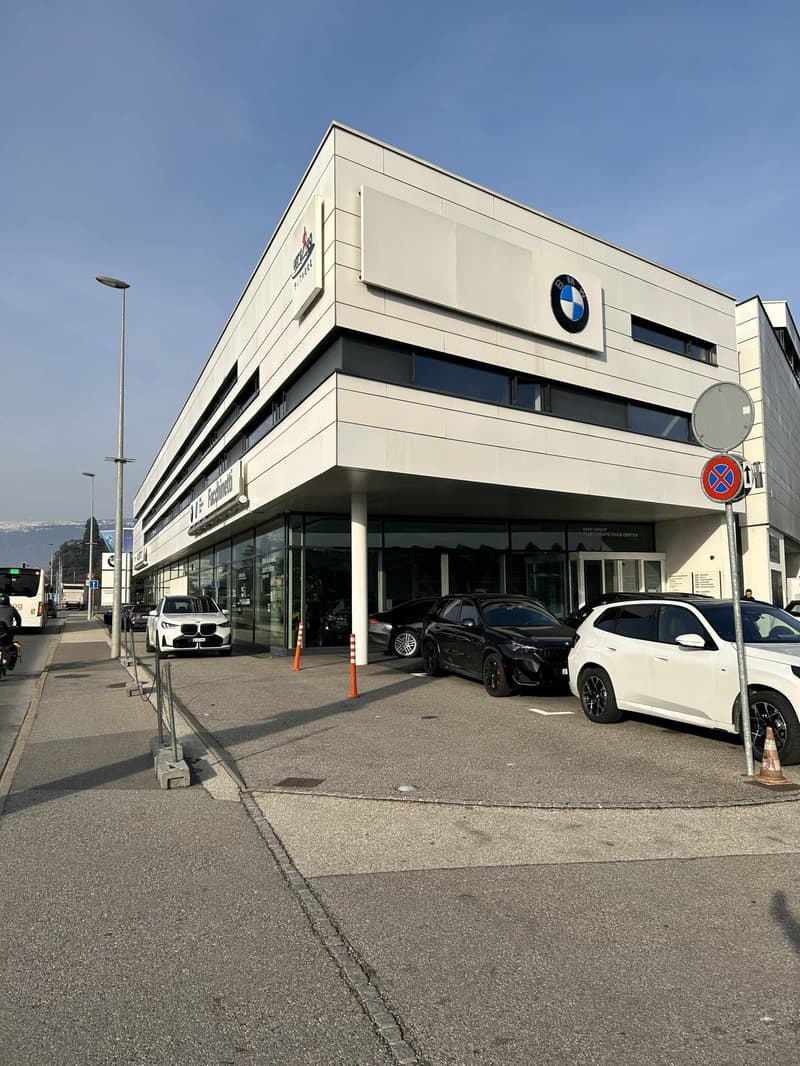 Showroom & laboratori in affitto a Meyrin, 3000 m², visibilità eccezionale & parcheggi (3)