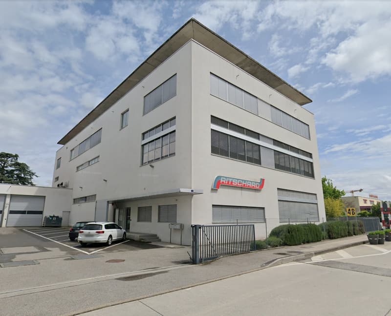 Surface polyvalente de 700 m² à louer| Bureaux & Activité Light Industrielle | Meyrin (1)
