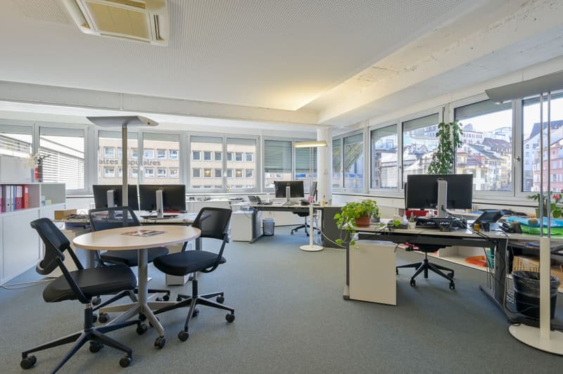 Vos bureaux de 1500 m2 à louer à Lausanne centre ville, métro, transports, commerces, parkings. (2)