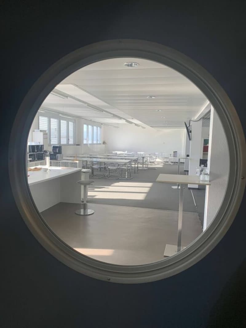Vaud locaux bureaux, atelier et stockage de 2700 m2 à louer à Cheseaux (3)