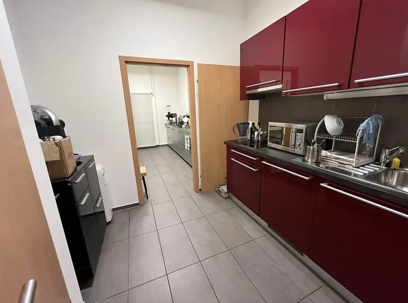 Superb commercial property for sale in the heart of Lausanne; AVAILABLE or RENTED. 13.5% return on equity. (4)