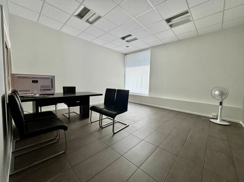 Superb commercial property for sale in the heart of Lausanne; AVAILABLE or RENTED. 13.5% return on equity. (1)