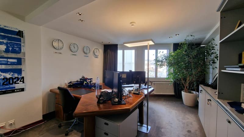 Belle surface administrative de 354m² au coeur de Lausanne: Place Saint-François ! (4)