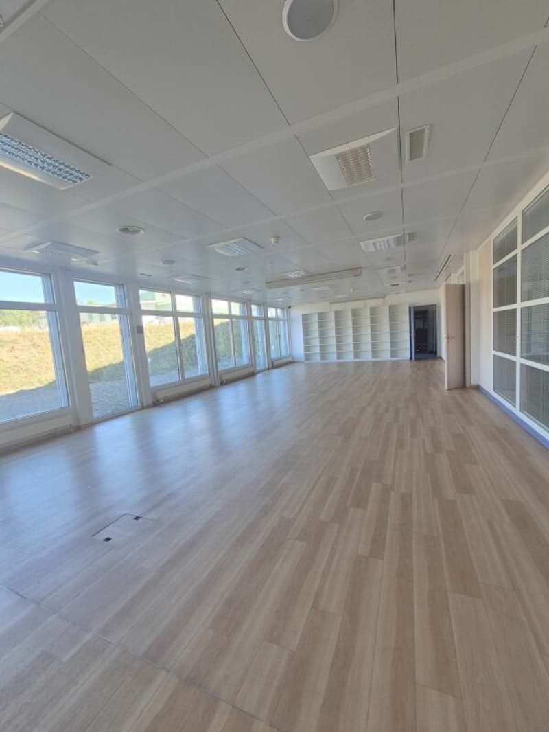 Etoy Vaud bureaux à louer proche gare CFF (9)