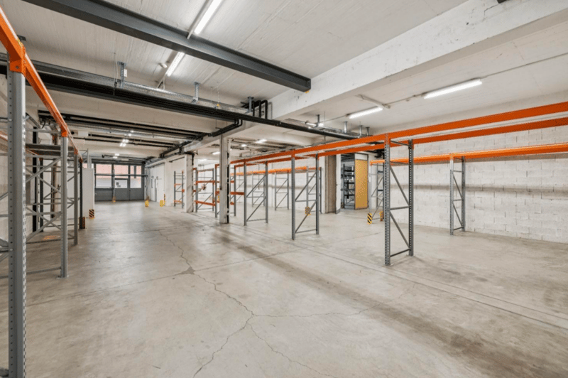 Vaud local stockage showroom depot archives à louer En Budron 600/1200 m2 (4)