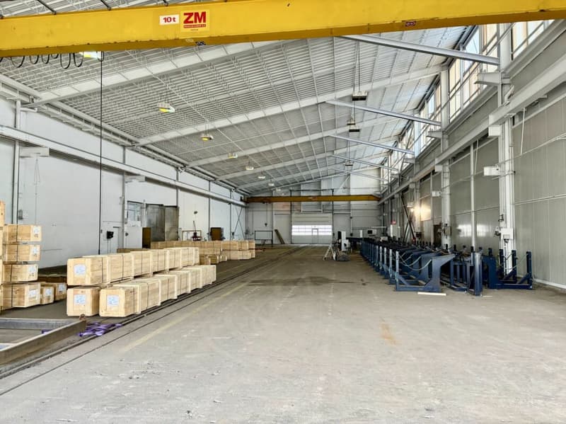 A louer: divers LOCAUX commerciaux, HALLS, TERRAINS nus et COUVERTS dans site industriel (4)