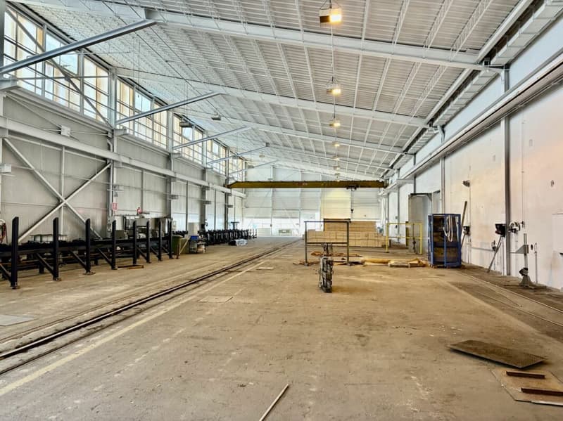 A louer: divers LOCAUX commerciaux, HALLS, TERRAINS nus et COUVERTS dans site industriel (3)