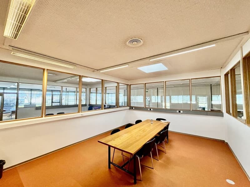 A louer: divers LOCAUX commerciaux, HALLS, TERRAINS nus et COUVERTS dans site industriel (10)