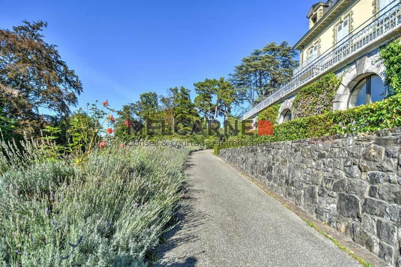 Magnifique maison de Maître avec vue imprenable sur le lac (5)