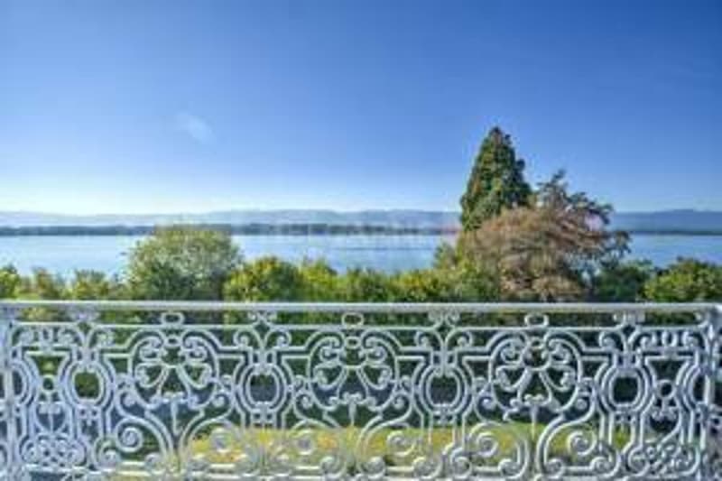 Magnifique maison de Maître avec vue imprenable sur le lac (2)